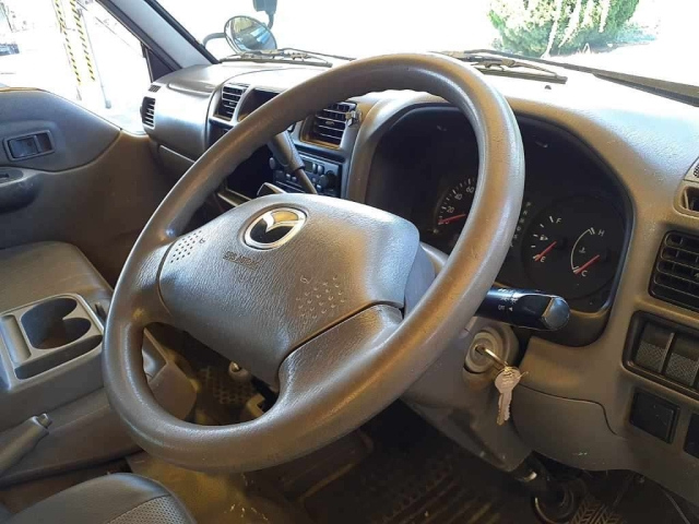 MAZDA BONGO VAN 2010
