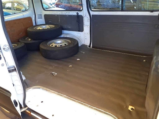 MAZDA BONGO VAN 2010