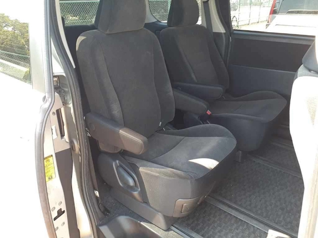 TOYOTA NOAH 2012