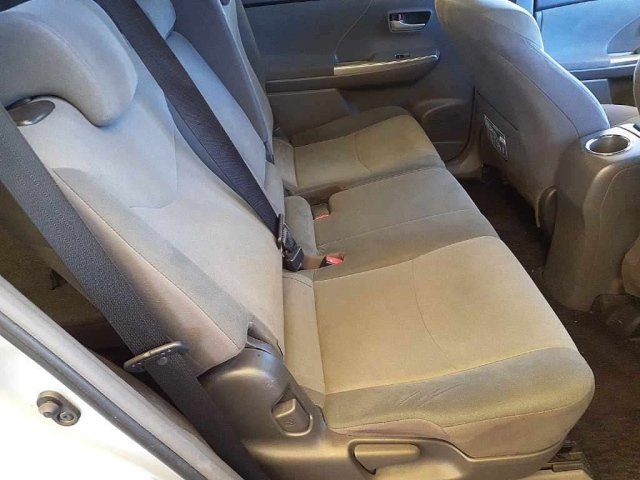 TOYOTA PRIUS ALPHA 2012
