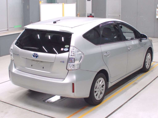 TOYOTA PRIUS ALPHA 2012