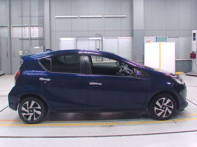TOYOTA AQUA 2020
