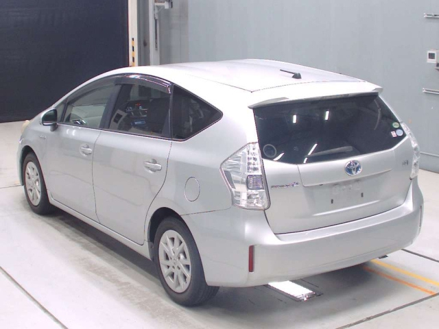 TOYOTA PRIUS ALPHA 2012