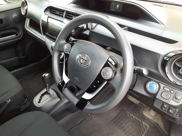 TOYOTA AQUA 2020