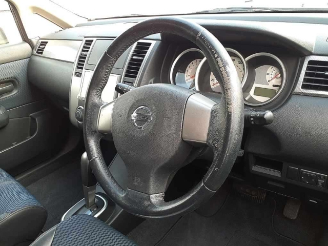 NISSAN TIIDA 2008