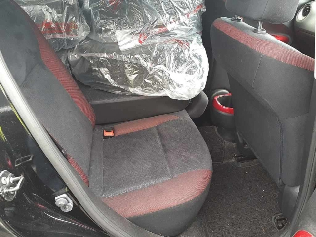 NISSAN JUKE 2012