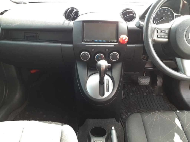 MAZDA DEMIO 2012