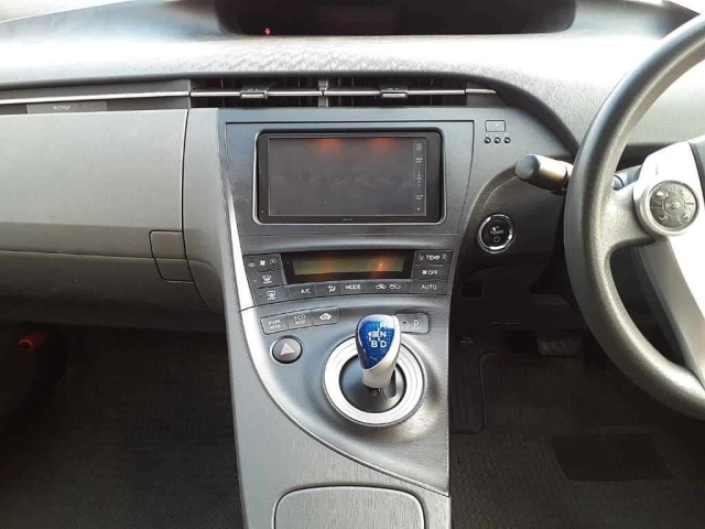 TOYOTA PRIUS 2011