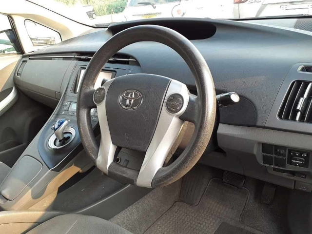TOYOTA PRIUS 2011