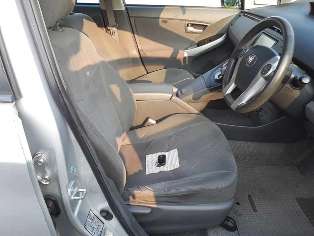 TOYOTA PRIUS 2011