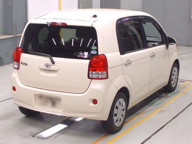 TOYOTA PORTE 2012