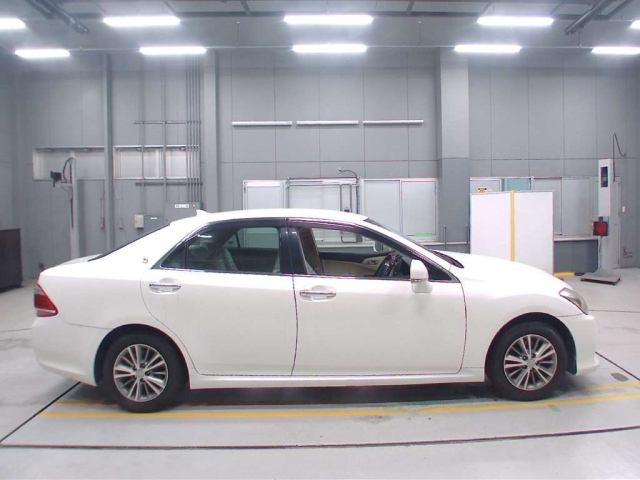 TOYOTA CROWN 2010