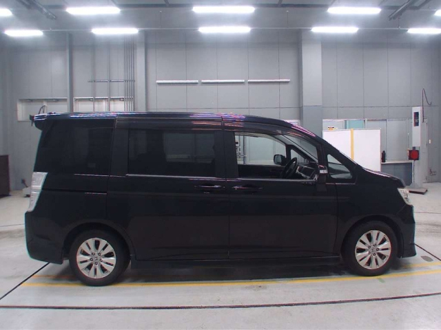 HONDA STEP WAGON 2010