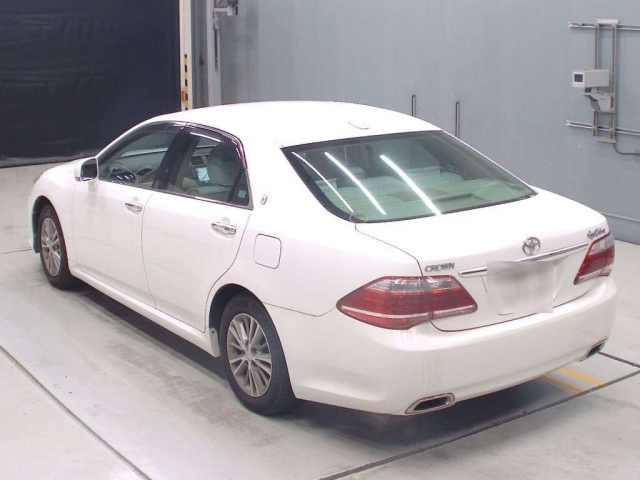 TOYOTA CROWN 2010