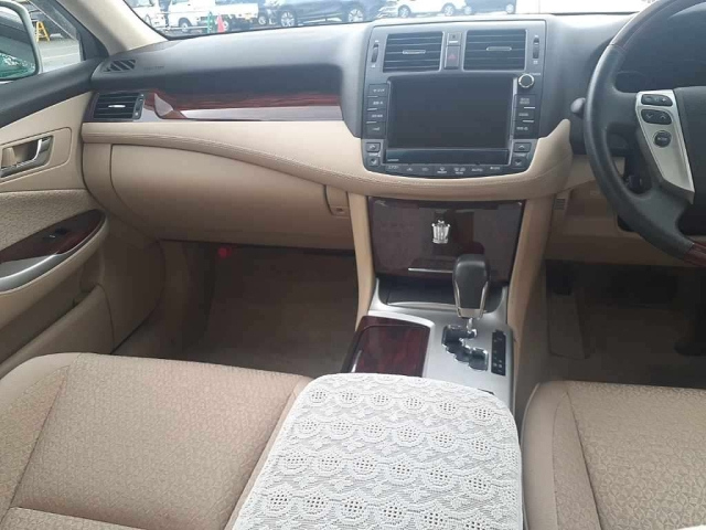 TOYOTA CROWN 2010