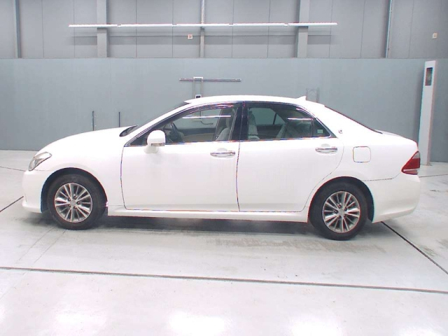 TOYOTA CROWN 2010