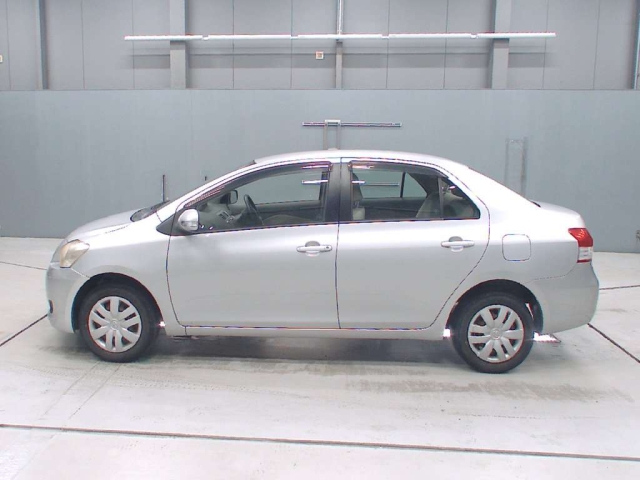 TOYOTA BELTA 2010