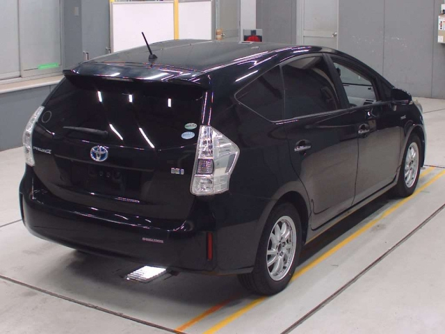 TOYOTA PRIUS ALPHA 2014
