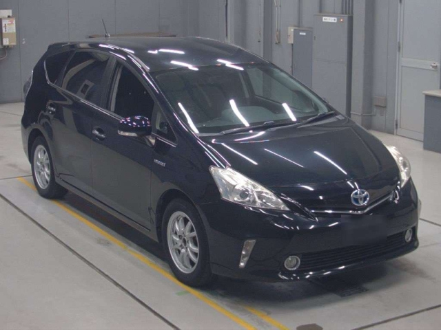TOYOTA PRIUS ALPHA 2014