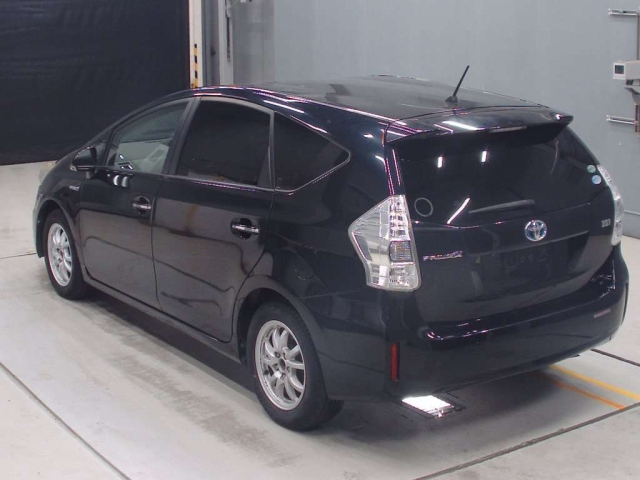 TOYOTA PRIUS ALPHA 2014