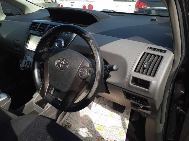 TOYOTA PRIUS ALPHA 2014