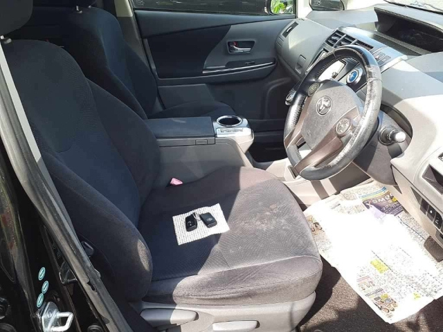 TOYOTA PRIUS ALPHA 2014