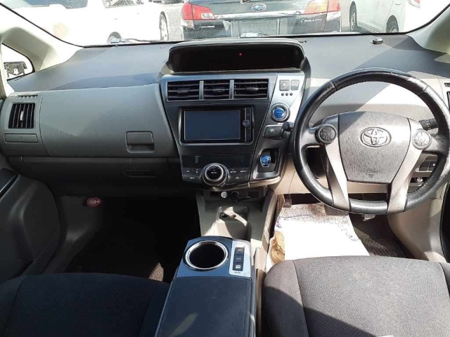 TOYOTA PRIUS ALPHA 2014