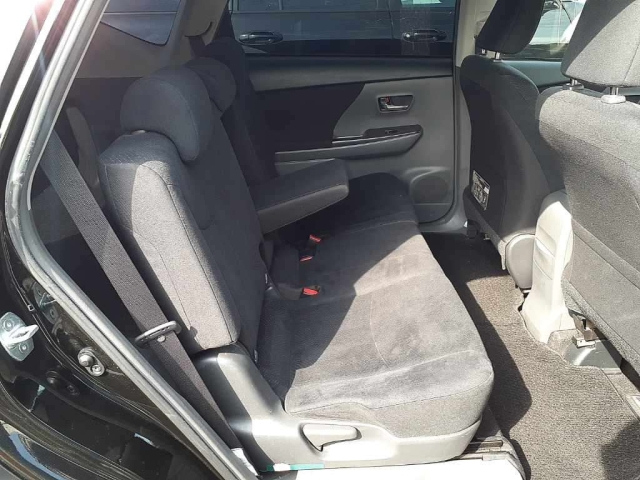 TOYOTA PRIUS ALPHA 2014
