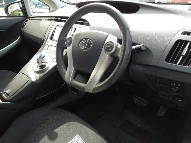 TOYOTA PRIUS 2013