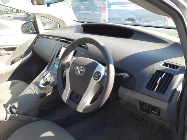 TOYOTA PRIUS 2010