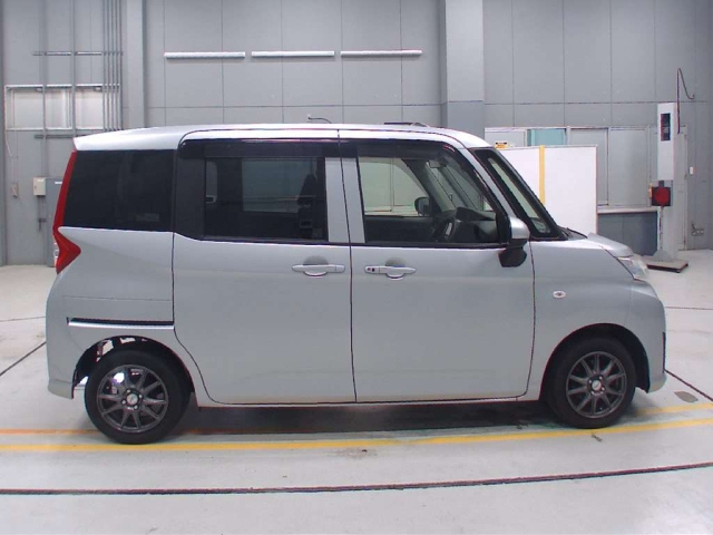 TOYOTA ROOMY 2017