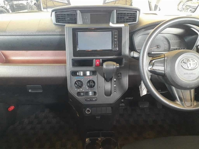 TOYOTA ROOMY 2017
