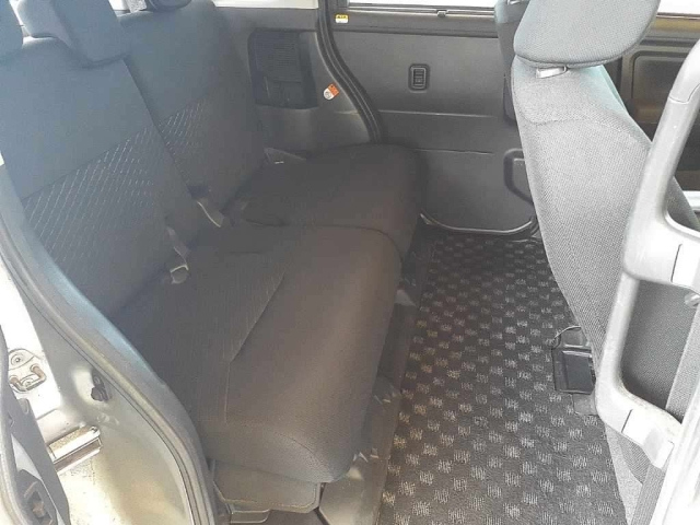 TOYOTA ROOMY 2017