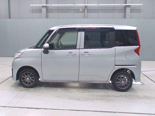 TOYOTA ROOMY 2017