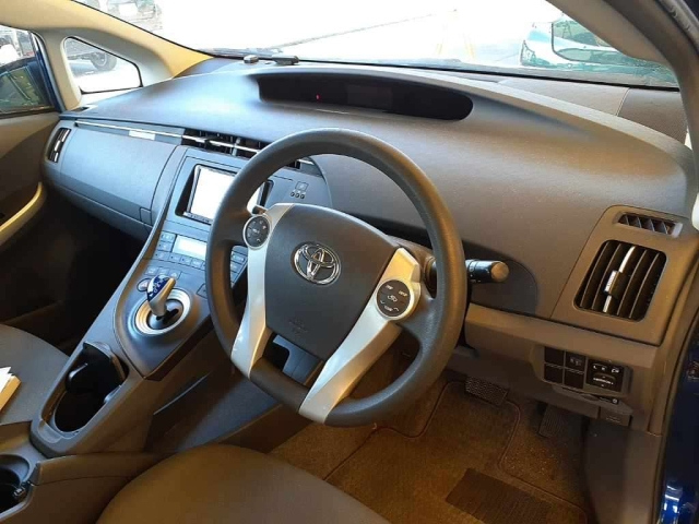 TOYOTA PRIUS 2010