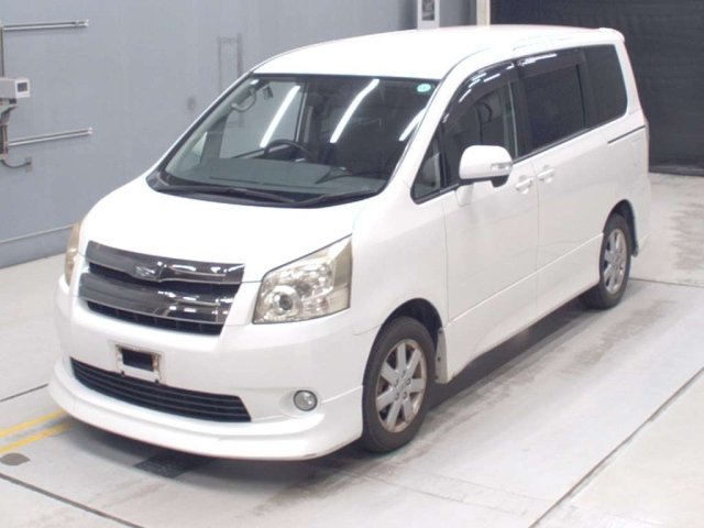 TOYOTA NOAH 2008