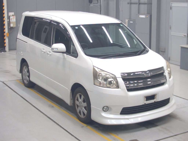 TOYOTA NOAH 2008