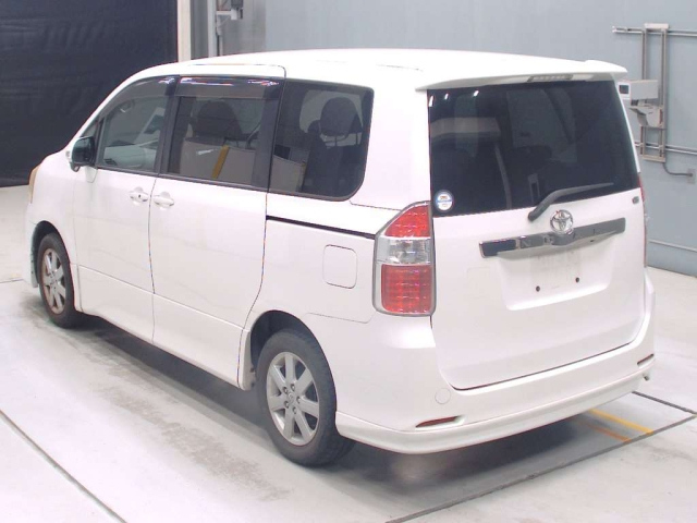 TOYOTA NOAH 2008