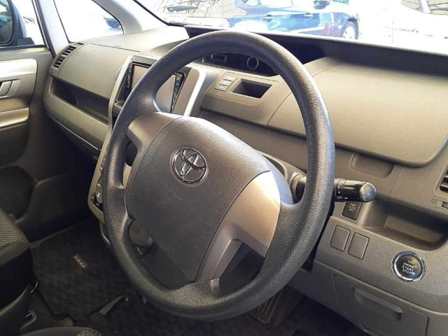TOYOTA NOAH 2008