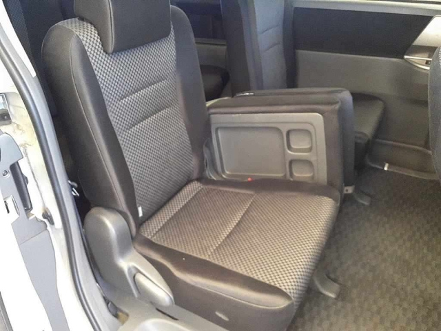 TOYOTA NOAH 2008