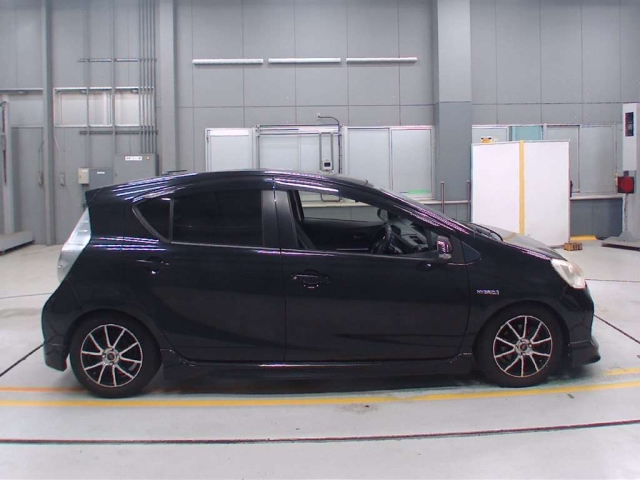 TOYOTA AQUA 2013