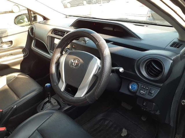 TOYOTA AQUA 2013
