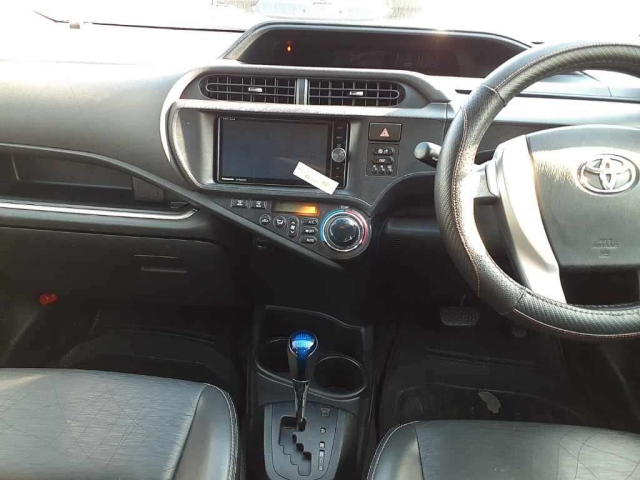 TOYOTA AQUA 2013