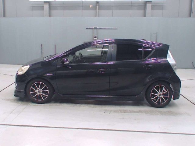 TOYOTA AQUA 2013