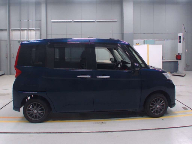 TOYOTA ROOMY 2017