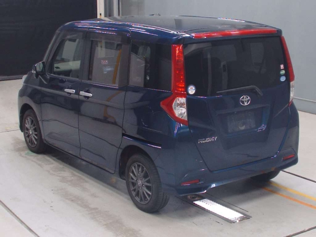 TOYOTA ROOMY 2017