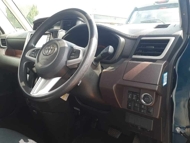 TOYOTA ROOMY 2017