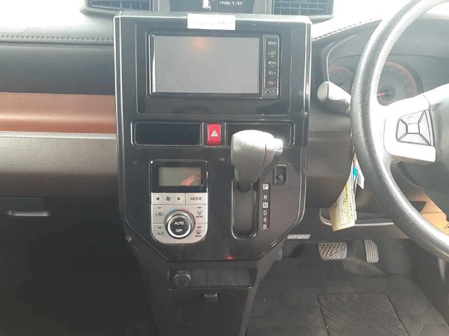 TOYOTA ROOMY 2017
