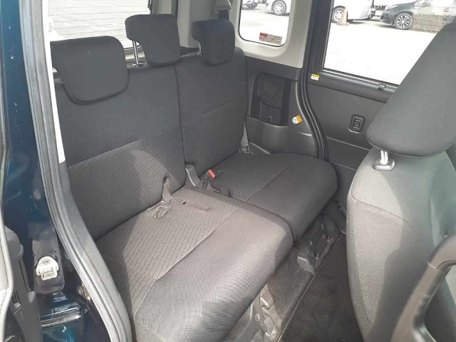 TOYOTA ROOMY 2017