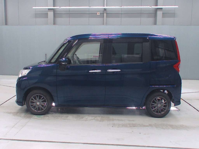 TOYOTA ROOMY 2017
